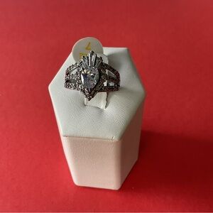 ⭐️Bomb Party RBP6465 “Dazzling Lights” Cubic Zirconia on Hematite Sz 7 Ring NWT